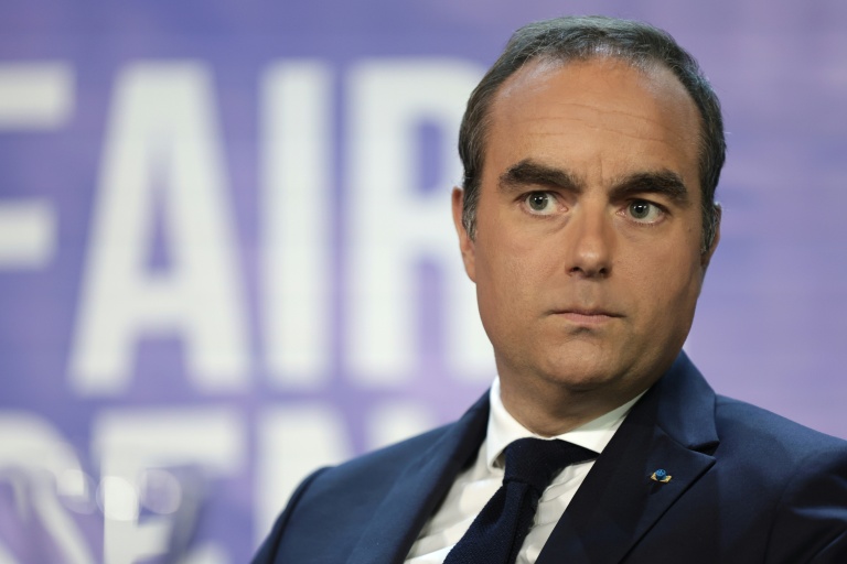 Lecornu agite le chiffon rouge d'une crise financière avant un budget de 