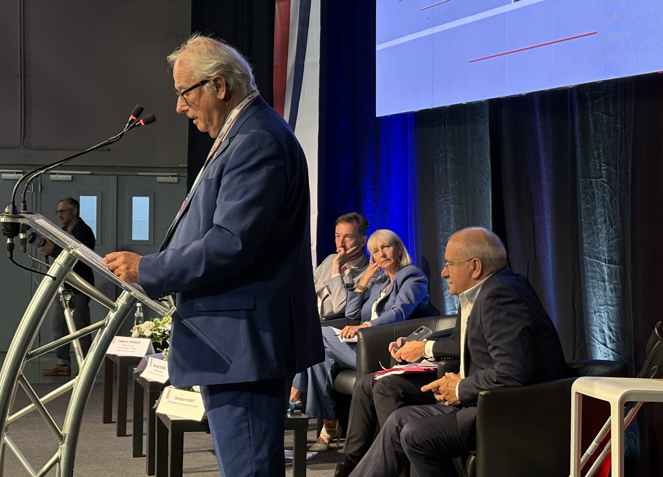 Les maires du Nord, premiers maillons de la République