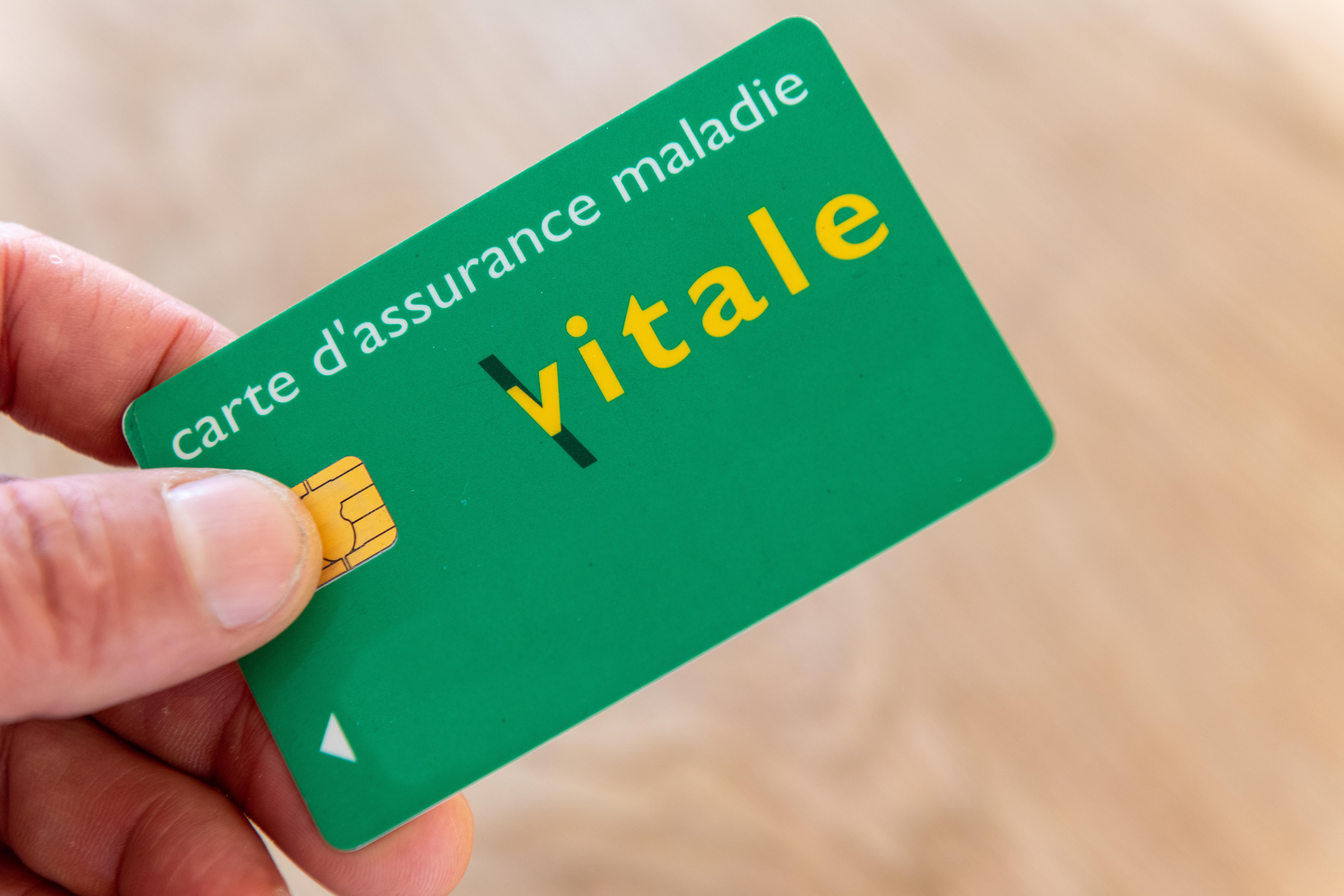 Appli carte Vitale : la CPAM de l'Oise présente aux côtés des usagers dans 17 pharmacies