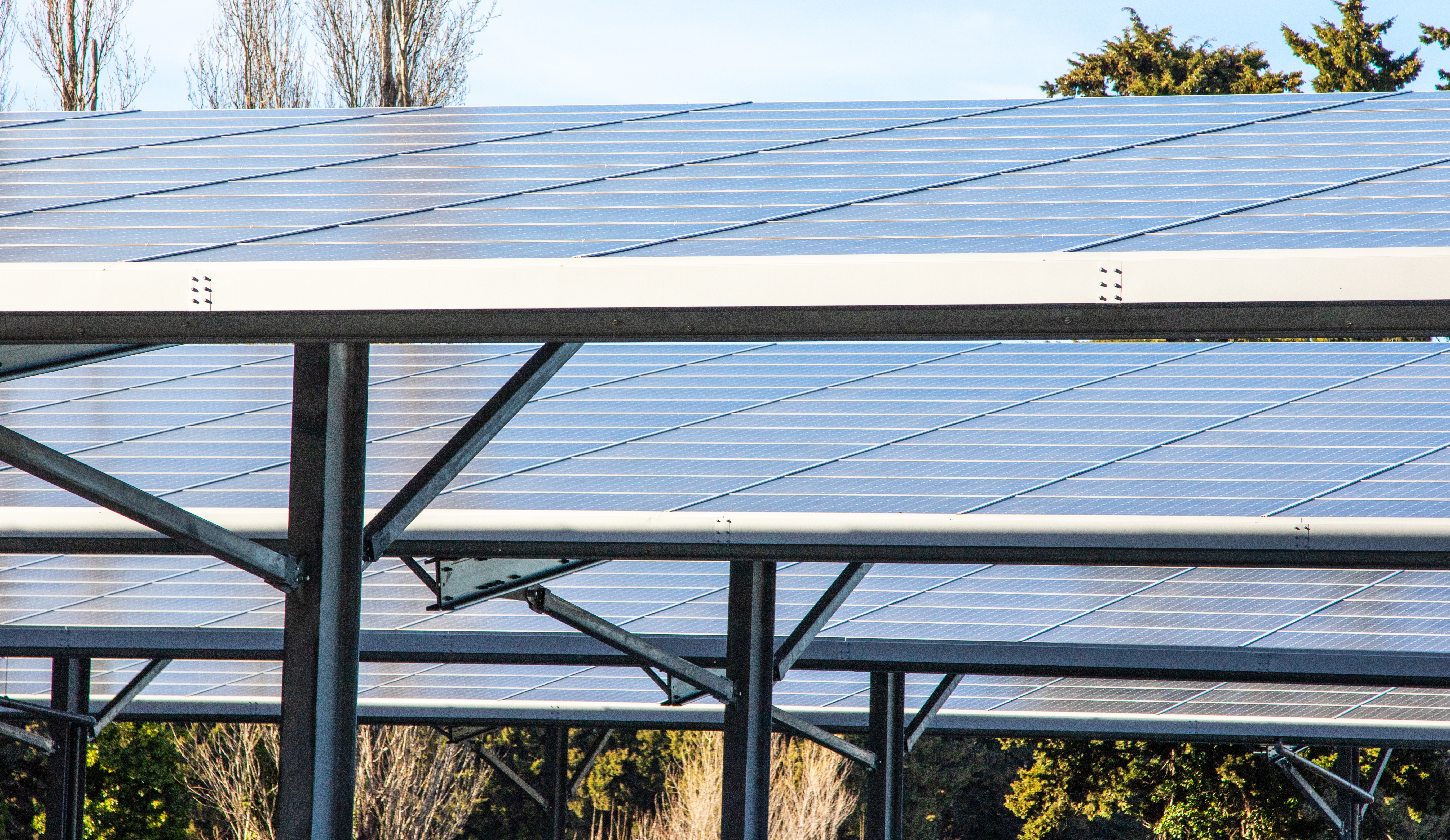Villers-sous-saint-Leu : de nouvelles ombrières photovoltaïques sur le parking de Carrefour