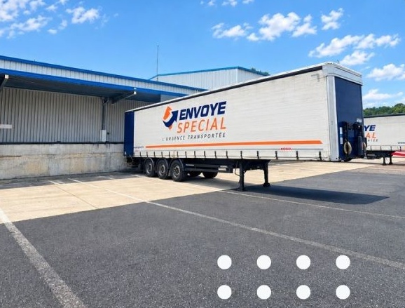 Au Havre, Envoyé Spécial investit dans un entrepôt de 5 000 m²