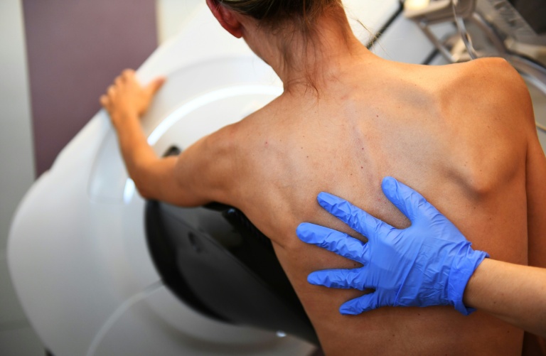 Cancer du sein avant 40 ans: plus agressif, plus toxique et une vie sociale bouleversée