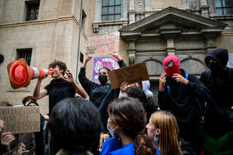 Rejoint par les étudiants, le mouvement lycéen se tend : Lecornu convoque une cellule de crise