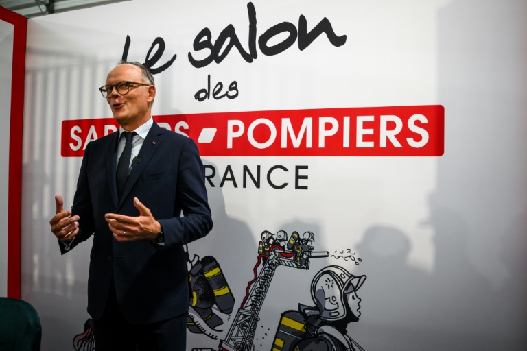 Présidentielle : pour Édouard Philippe, au milieu des crises, la campagne tant bien que mal