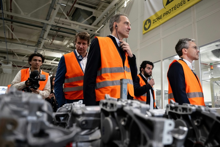 En Seine-Maritime, Glucksmann défend les voitures électriques et la transition écologique