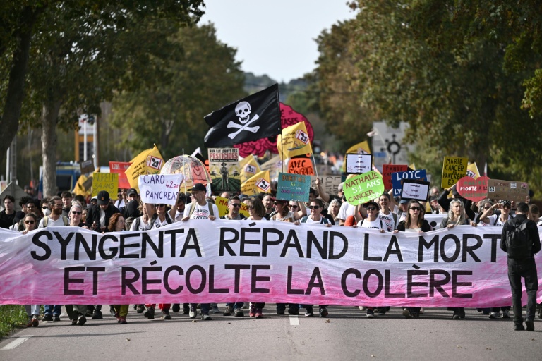Des milliers de personnes manifestent contre l'usage des pesticides dans l'Eure