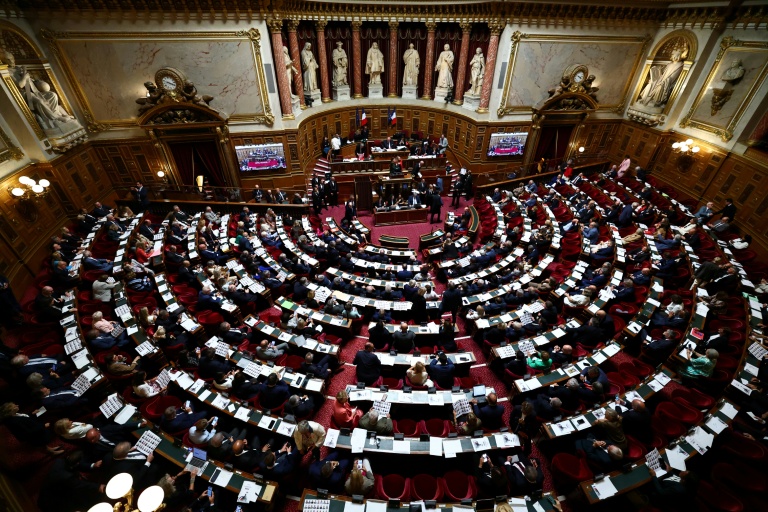 Sénatoriales: LR perd sept sièges mais reste devant l'Union centriste 2e groupe du Sénat et le PS