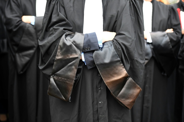 Mouvement des lycéens : des avocats dénoncent des gardes à vue pour 