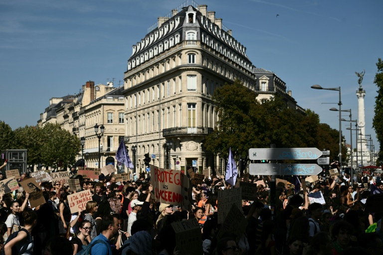 Colère des lycéens: journée test mercredi après une mobilisation massive