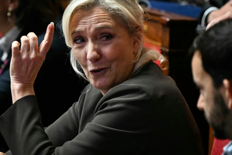 Sans banque, Le Pen a 