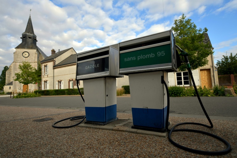Dotation de 50 millions pour les communes rurales, aide spécifique aux stations-service, annonce Lecornu