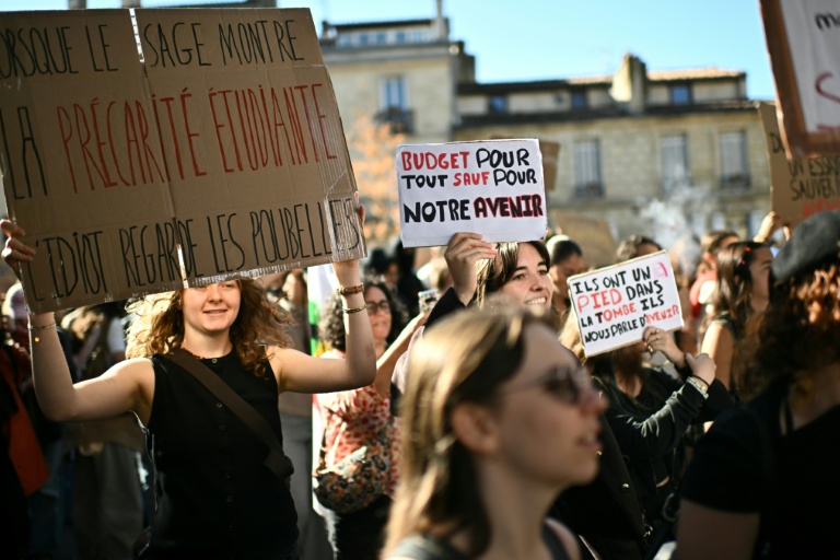 Présidentielle : Attal, Mélenchon... pour les candidats, l'atout ou le péril jeune
