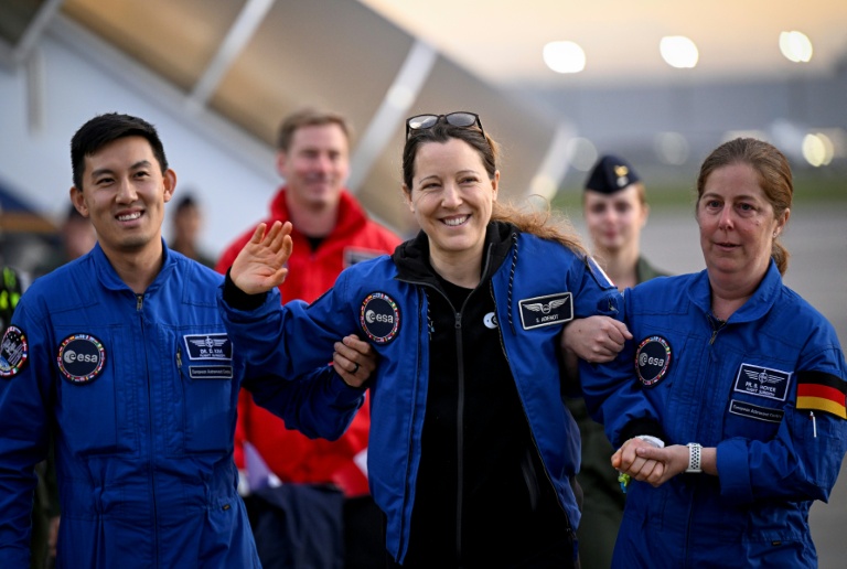 L'astronaute française Sophie Adenot, de retour sur terre ferme, est passée par 