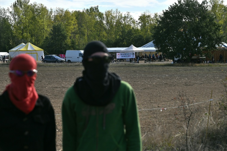 Des centaines d'opposants à l'A69 dans le Tarn, trois semaines avant son ouverture annoncée
