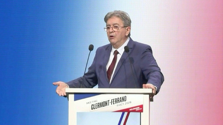 À Clermont-Ferrand, Mélenchon fait salle comble pour dénoncer 