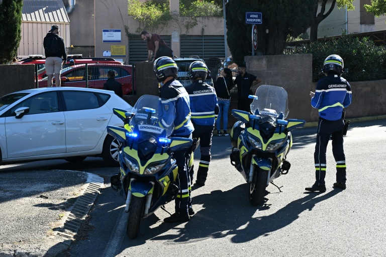 Aubagne : un principal de collège et une professeure blessés par balles, un jeune interpellé