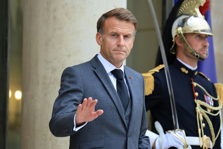 Les nuages diplomatiques s'accumulent aussi pour Macron