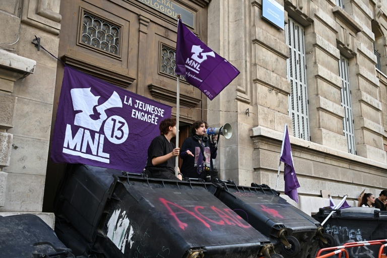 Le ras-le-bol de profs, parents et élèves face à la mobilisation lycéenne