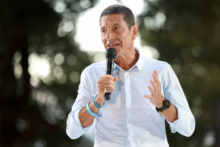 Présidentielle: Lisnard, star des petits écrans, veut passer en grandeur nature
