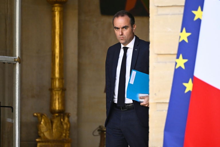 Lecornu fustige le 