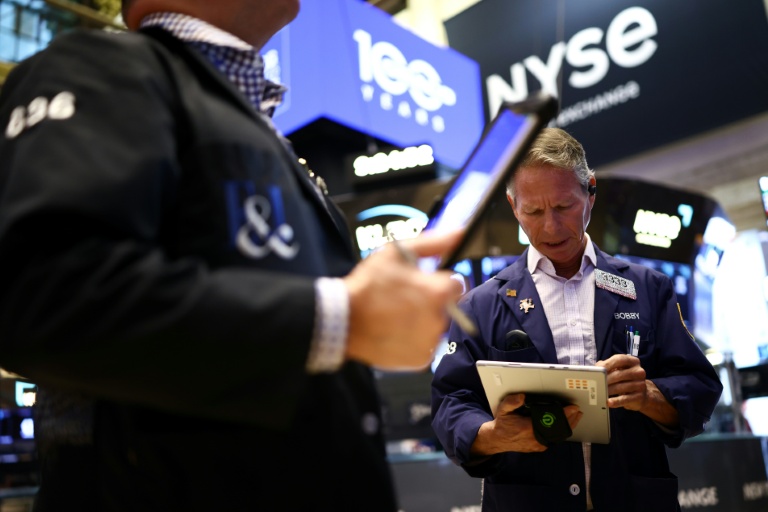 Wall Street voit rouge, entre accélération de l'inflation et craintes sur l'IA