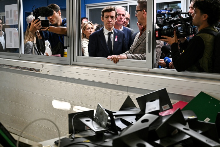 Lycées : les problèmes de remplacement dans les établissements prioritaires résolus à la rentrée, espère le ministre