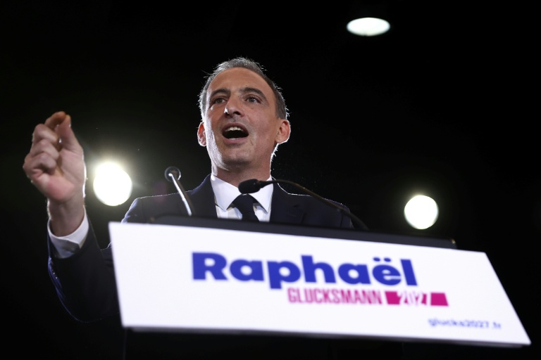 Présidentielle : Glucksmann au coude-à-coude avec Mélenchon et Philippe dans un nouveau sondage