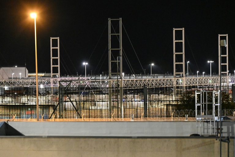 Tunnel sous la Manche : un minibus percute un train de fret à l'arrêt, 19 blessés
