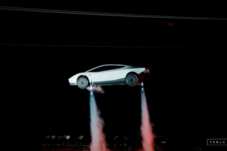 Musk virevolte à nouveau, sans effacer les traces de son virage politique