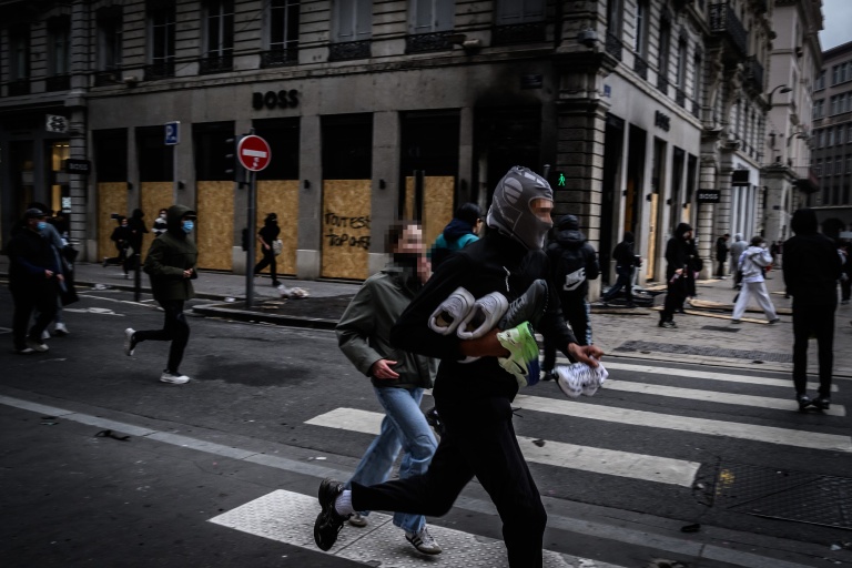 Les grandes villes en proie aux pillages en marge des manifestations