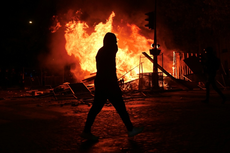 La France sonnée au lendemain d'une journée de mobilisation ayant viré au chaos