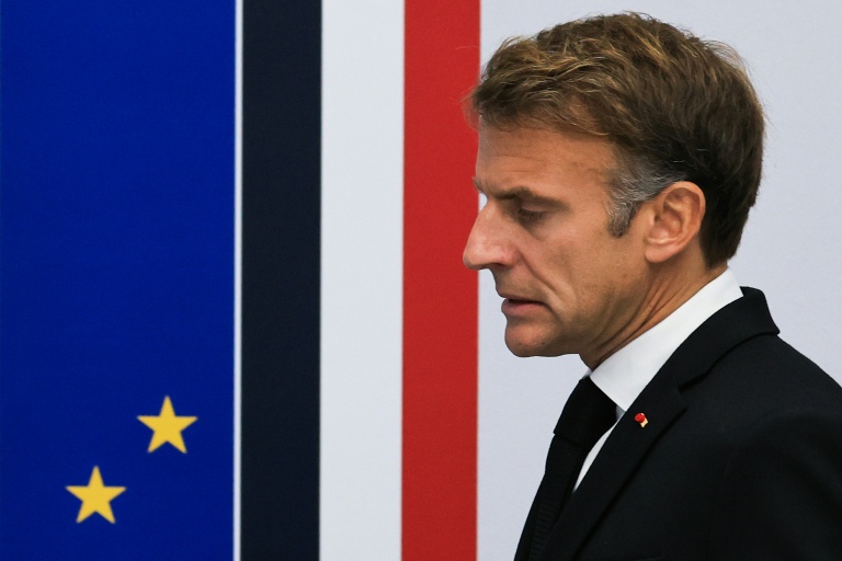 Sous pression, l'exécutif tente de reprendre la main après le chaos