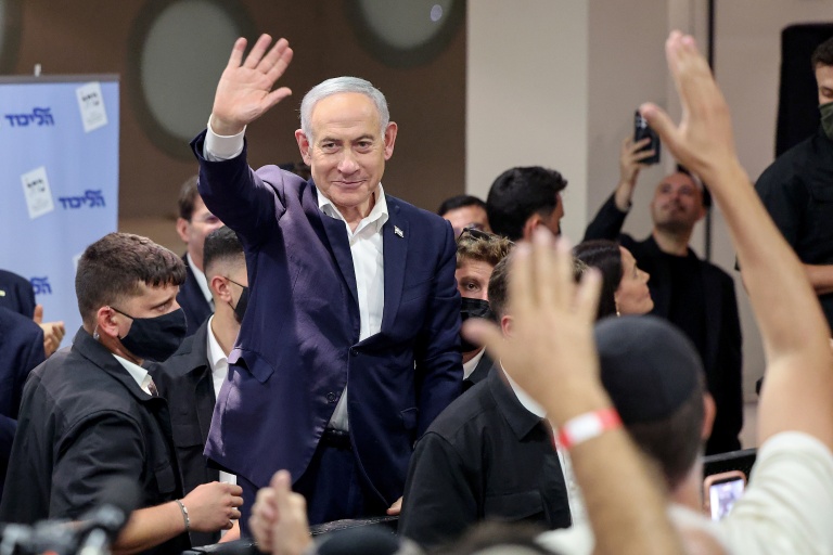 Netanyahu, l'indéboulonnable Premier ministre qui se bat pour sa survie politique
