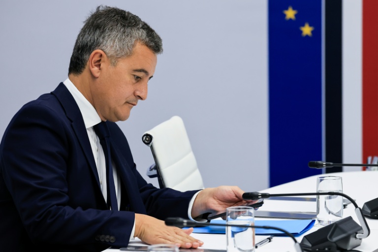 Violences : pour Gérald Darmanin, l'opportunité de revenir en première ligne
