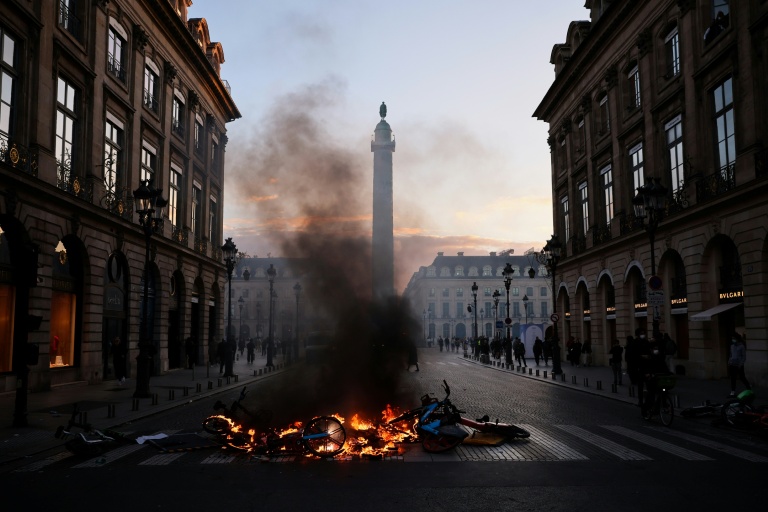 Plus d'un millier de vélos en libre-service détruits en France lors des violences du 17 octobre
