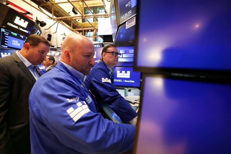 Wall Street clôture dans le vert, soutenue par les résultats d'entreprises et le pétrole
