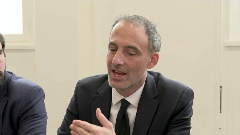 Glucksmann reproche à "certains groupes politiques" de l'empêcher de manifester sereinement