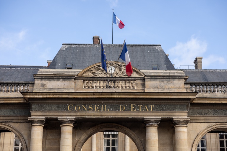 Des associations saisissent le Conseil d'État contre les cases genrées «Monsieur» ou «Madame»