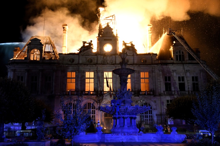 Mairie de Limoges incendiée : les deux suspects mis en examen et placés en détention provisoire