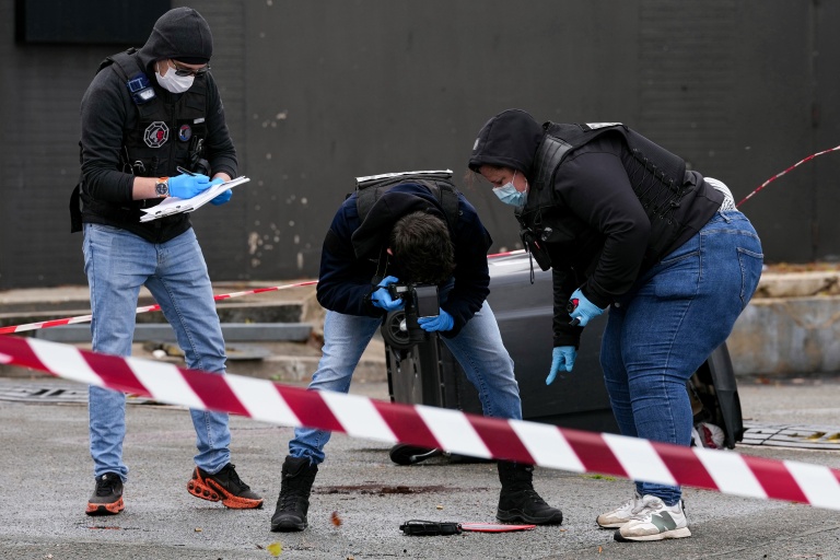 Fusillade dans les Yvelines: la garde à vue du suspect prolongée après une première audition