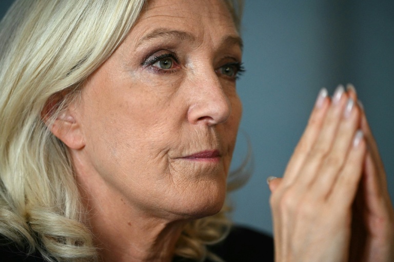 Pour son premier meeting de campagne, Le Pen veut 