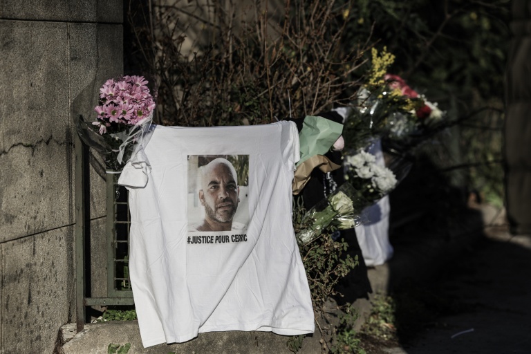 Le procès de trois policiers pour la mort de Cédric Chouviat s'est ouvert à Paris