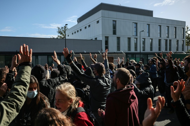 Congrès du RN : une centaine de militants antifascites rassemblés malgré les interdictions