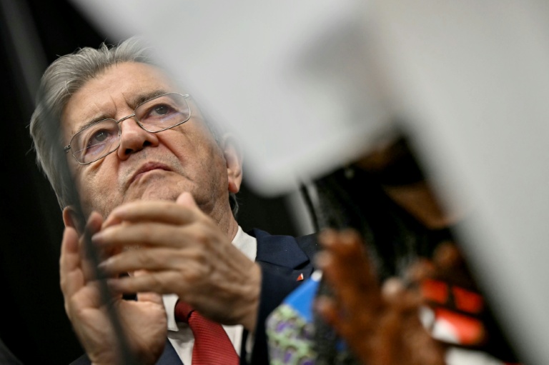 Attentat dans les Yvelines : Mélenchon appelle à "ne pas pardonner ou regarder ailleurs"