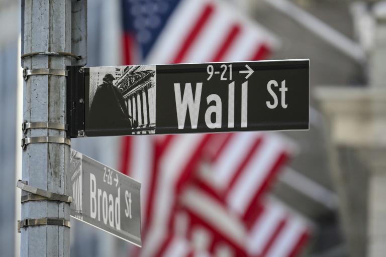 Wall Street ouvre en hausse, attend la Fed