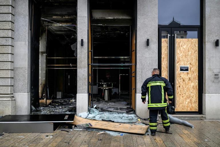 Commerces vandalisés et pillés: un fonds d'urgence de 13 millions d'euros de la région et de Paris