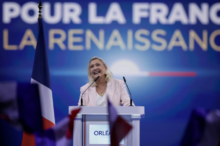 La République et "l'oiseau" : comment Marine Le Pen se donne le beau rôle de sa campagne
