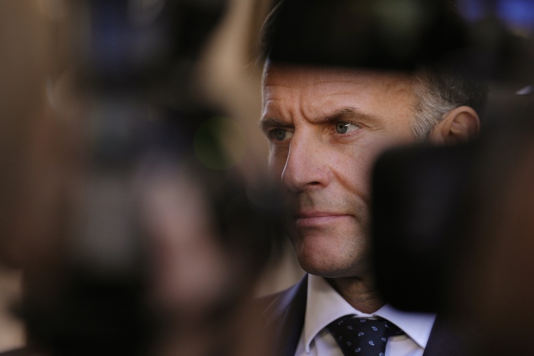 Dans la rue, au Parlement et dans les médias, le climat politique se tend à six mois de la présidentielle