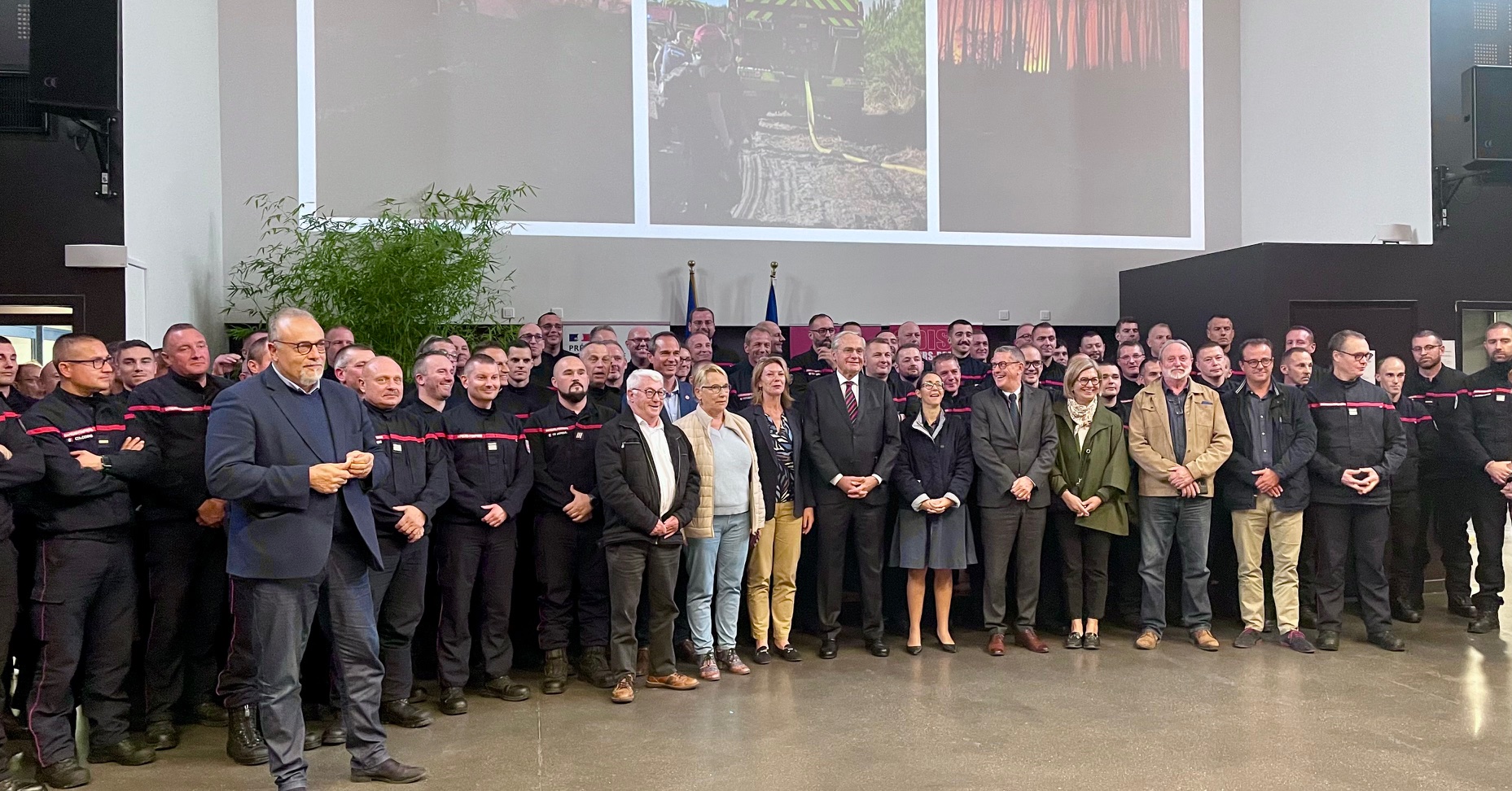 Somme : les sapeurs-pompiers mobilisés lors des incendies de cet été mis à l’honneur