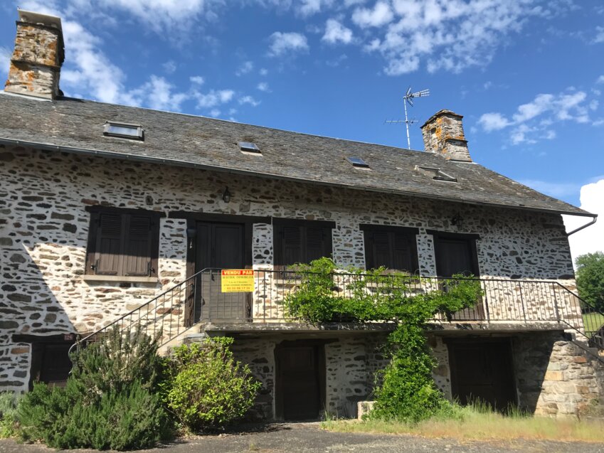 La recherche d’espace, l’essor du télétravail, voire le changement de résidence principale, expliquent l’engouement que connaissent les maisons à la campagne (ici, en Corrèze). (c-Olivier Razemon pour DSI